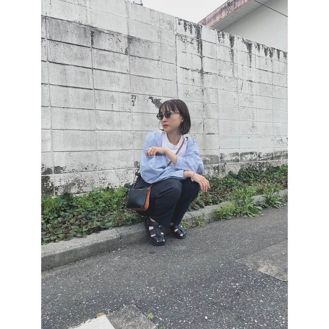 野尻美穂のインスタグラム：「このシャツボレロかわいすぎて一目惚れ😘 @ooju.official のミラータンクトップに合わせる用に買ったんだ〜🥰」