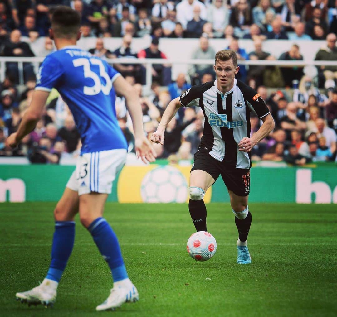 エミル・クラフトのインスタグラム：「What a feeling ⚫️⚪️ @nufc」