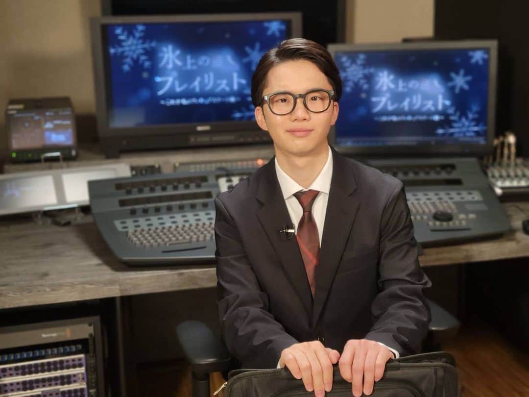 友野一希のインスタグラム：「. CSテレ朝チャンネル2にて 5月21日(土)午後5時〜  氷上のプレイリスト〜これが私のフィギュアスケート観〜  僕のルーツが詰まった内容です  こ、このスーツ姿は！？  現役スケーター初のセレクターに選んでいただきました！  お楽しみに!!!  #氷上のプレイリスト」