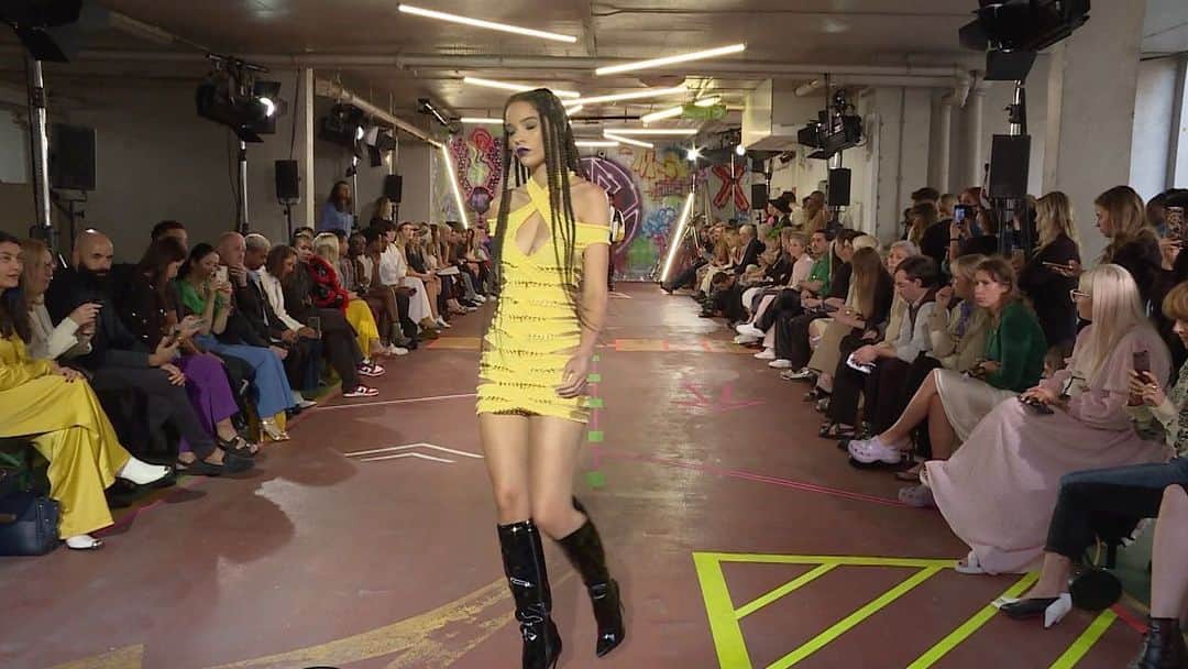 のインスタグラム：「MF SS’22 Runway Show 🎶mix by @izzylindqwister 😎💥🎶🪐」