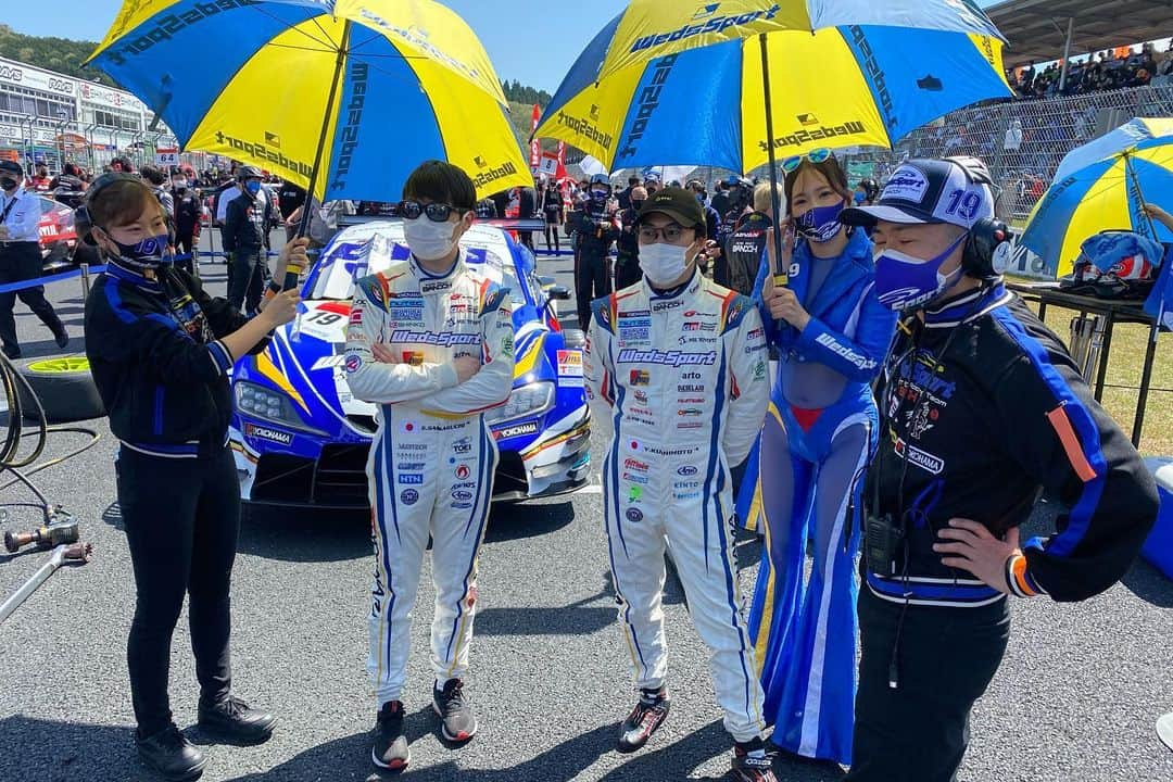 霧島聖子さんのインスタグラム写真 - (霧島聖子Instagram)「2022 AUTOBACS SUPER GT  Round1 OKAYAMA GT 300km RACE 2日間応援ありがとうございました❗️ 昨日の決勝レース、 19号車は13位でチェッカーを受けました🏁 土日共に多くの方が来場されていて SUPER GT開幕の活気に嬉しくなったよ(*^^*) 今シーズンはまだまだこれからです❤️‍🔥 次戦富士でもTGR TEAM WedsSport BANDOH に 熱いエールをお願いしますꉂꉂ📢 富士も賑わいそうで楽しみ💛💙   #それいけ坂東ちゃん #SUPERGT #SGT #GT #岡山国際サーキット #サーキット #racequeen #RQ #racingprojectbandoh #tgrteamwedssportbandoh #wedssport #BANDOH #wedssportbandoh #爆走坂東組 #コスチューム #sexy #スワイプしてね #決勝結果 #レース結果 #予選日 #wedssportadvangrsupra #スープラ  #横写真シリーズ」4月18日 17時57分 - seiko_kirishima