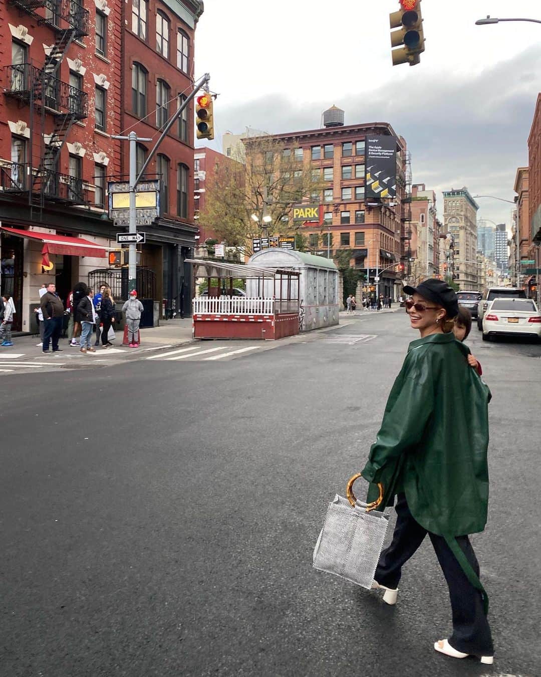 BENIのインスタグラム：「came to say hi cause I missed ya NY🥲❤️‍🔥 ３年ぶりのニューヨーク 騒がしくて暖かくて美味しくて泣ける」