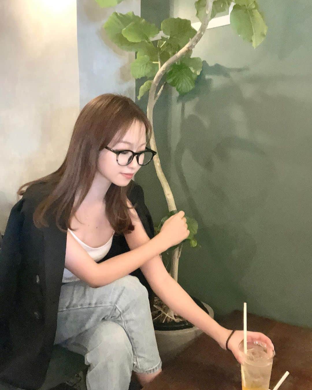 木田絵里香のインスタグラム：「. ジャケット1枚で震えた日🥤🫰🏻 .」