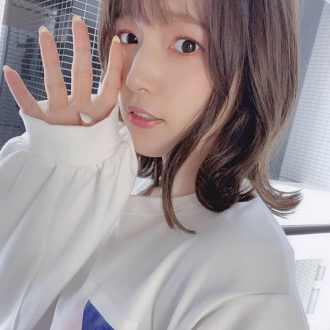 のインスタグラム：「実は5日前からあったよ。笑  2日前！からはTwitterへ  聴こえる？ もうすぐリリースだぁ〜♪」