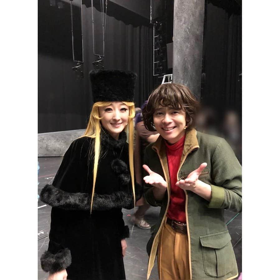 花總まりさんのインスタグラム写真 - (花總まりInstagram)「本日、「銀河鉄道999 THE MUSICAL」千穐楽を迎えました。  本当に本当に沢山の方に支えられて毎日舞台に立つことができました。  心から皆様に感謝の気持ちでいっぱいです。  そして、、、  さーや、無事に終わったね  ありがとう。  #銀河鉄道999 #中川晃教　さん #花總まり」4月18日 19時47分 - hanafusamari_official