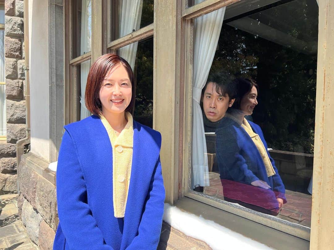 笛木優子のインスタグラム：「あしたの内村！！で、大泉さんの誕生日サプライズやるみたいです😂 そのあと21時より 元彼の遺言状　第二話です🤩  前投稿の写真と撮影の合間に鴨🦆にパンをあげているシュール動画です😙」