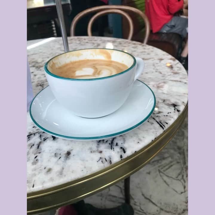 のインスタグラム：「Pics from one of my favorite spots. Why? Because I used to go here all the time on my days off. AND when my sweetheart was shooting Fist Fight we sat here, read each other our favorite quotes and then he told me he loved me for the first time.   Soooo….it’s extra special to me. My hottie is pretty romantic.💗」