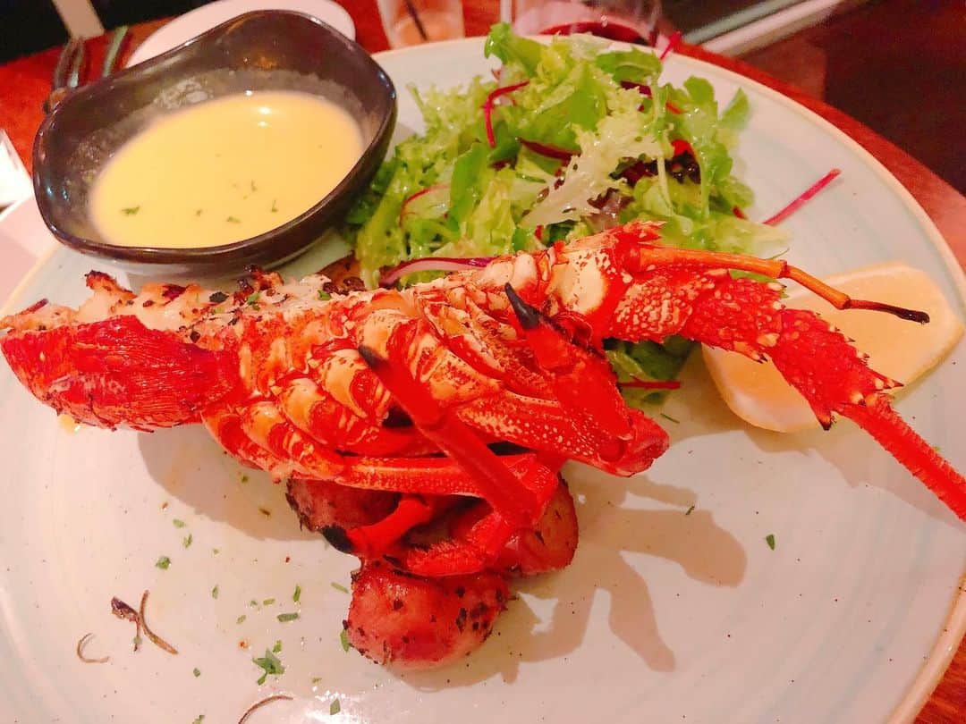 のインスタグラム：「ずっと行ってみたかったレストラン🍽 シーフード大好き🦞💕  . . . #seafood #food #foodstagram #foodie #foodphotography #foodblogger #foodpic #foodpics #dinner #dinnertime #restaurant #melbournerestaurant #melbournestyle #melbourneliving #melbourne_insta #melbournelifestyle #melbournelife #メルボルン #海外生活 #オーストラリア生活 #メルボルン生活 #オーストラリア留学 #メルボルン留学 #メルボルンライフ #レストラン #ディナー #フード #フードスタグラム #フーディー #シーフード」