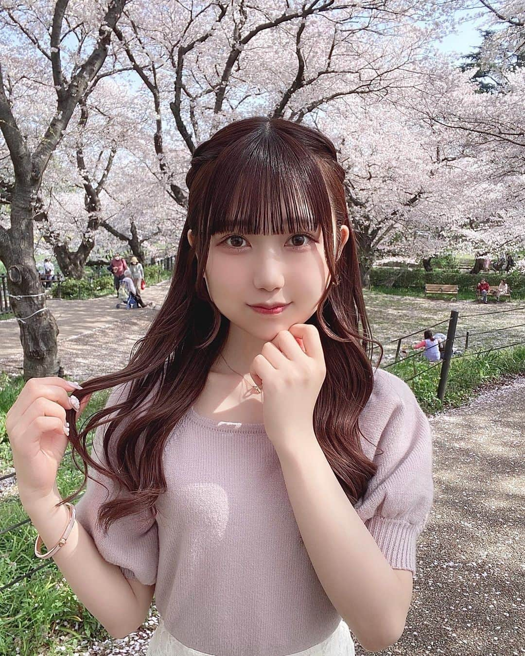 楠木しゅりさんのインスタグラム写真 - (楠木しゅりInstagram)「. 桜みながらおだんごたべたかったな〜 . . . #アイドル #地下アイドル #桜 #お花見 #お花見コーデ  #grl購入品  #grlコーデ  #ハーフアップ  #ハーフアップアレンジ」4月18日 20時45分 - kusunoki_shuri