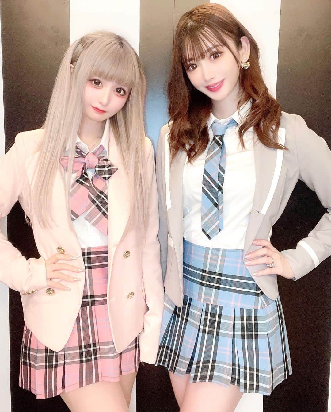 ゆうめろさんのインスタグラム写真 - (ゆうめろInstagram)「あいらちゃんと色違いでコーデしたよ🥰💕 可愛い制服が沢山あって迷っちゃった〜🫧🤍 TikTokにも韓国制服で撮影したのを 載せてるのでチェックしてね✨ ・ #韓国制服  #韓国制服レンタル」4月18日 21時01分 - yk.o0