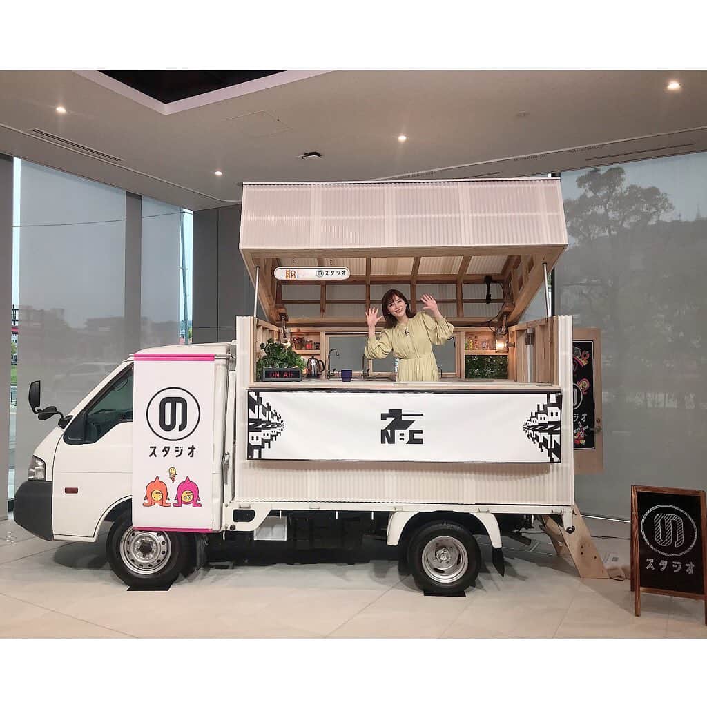 のインスタグラム：「* 初お披露目💕✨  のスタジオ👀🌱  長崎県内を移動するスタジオです！ Pintでの活用はもちろん。 NBCだけではなく 長崎の皆さんがイベントや移動販売に使いたい！っていうのも大歓迎なんです✨✨  使い方は皆さん次第🙆‍♀️🙆‍♀️  ぜひNBCプロジェクト推進部に お問い合わせ下さい💛  今、NBC長崎放送1階ロビーに 展示されています💛 今月29.30日 JR長崎駅西口で行われる えきマルシェでも展示されます💕✨  たくさん写真を撮って拡散して下さいね🌷  #NBC #NBC長崎放送 #のスタジオ #豊﨑なつき #pint」