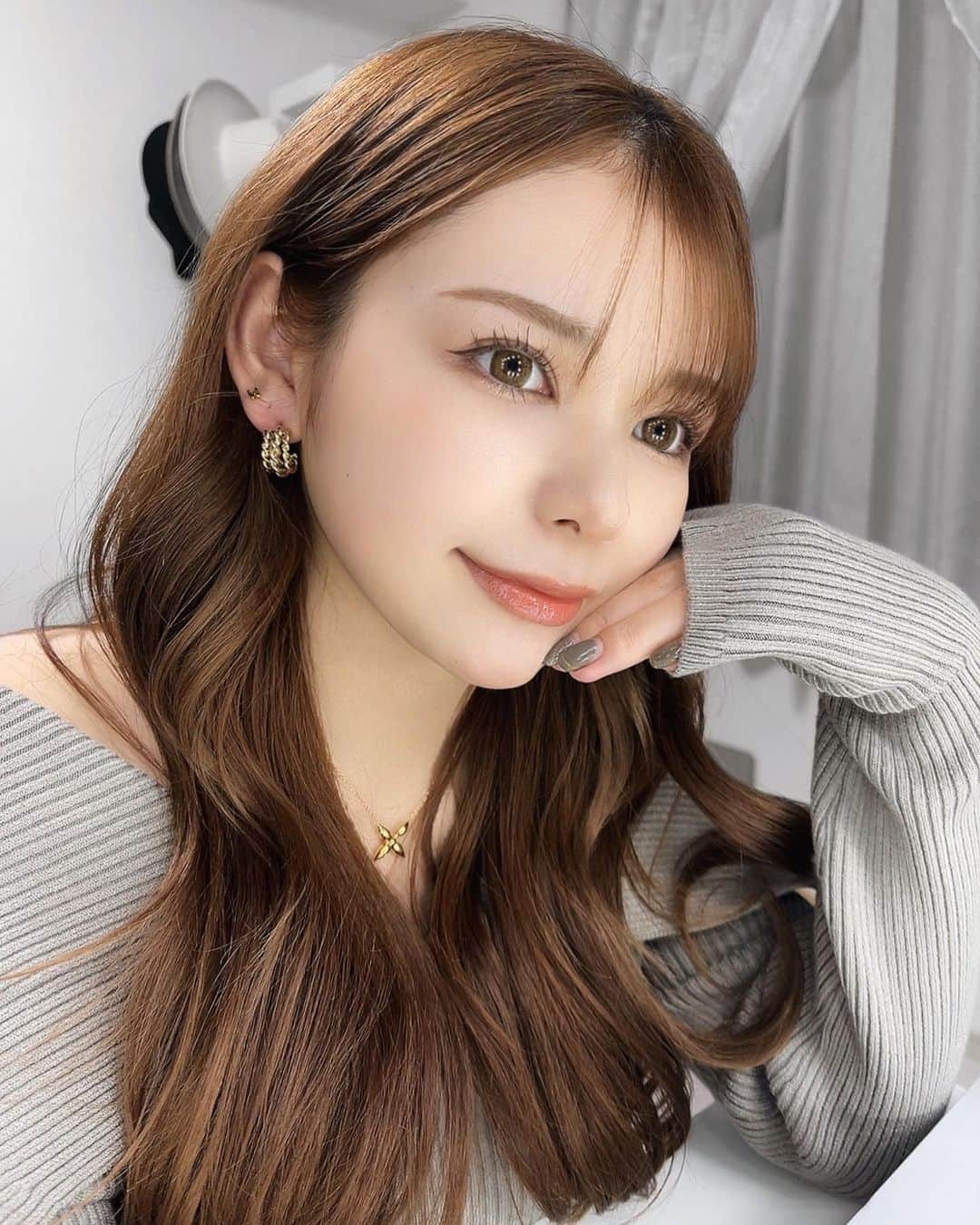 のインスタグラム：「.  𝐒𝐞𝐥𝐟𝐢𝐞🖤  いつかの🤳🏼  . #instagood #selfie」
