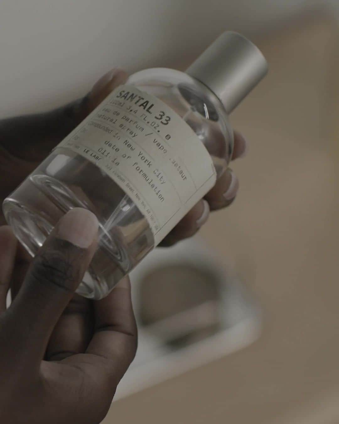 ルラボのインスタグラム：「Perfume yourself responsibly… 50ml and 100ml classic collection perfume refills now available online in the US -- Link in bio to learn more.  For those located outside of the US, check our store locator to see where refills are available at a lab near you.  #scentmindfully #onlinerefillprogram #fromscreentoskin #samescentonly」
