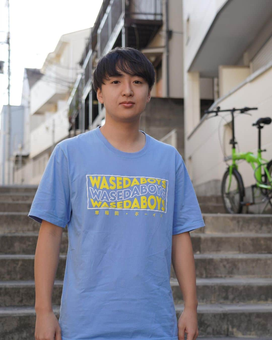 坂崎裕介のインスタグラム：「Let’goooo challenge Waseda Boys TikTok🔥 Guys, share bersama kita, Ayo minta baju wasedaboys👍👍 mari kita pake baju wasedaboys bersama yuk😂  Dan juga kita lagi membuat buku wasedaboys hehehhe👍 buku ini adalah buku belajar bahasa jepang👍, DITUNGGU ya🤩🤩🤩  Cara join chalengenya ada  di bawah ya🤩👇  【Challenge Waseda Boys Reels IG】  ☑️Challenge 1: untuk kalian yang sudah membeli merchandise, upload video Reels review merchandise Waseda Boys menggunakan #wasedaboysmerch  Setiap bulannya, 3 konten dengan like terbanyak akan mendapatkan kesempatan untuk memenangkan buku Waseda Boys dengan tanda tangan dari kita  ☑️Challenge 2: untuk kalian yang belum membeli merchandise, upload Reels video momen Waseda Boys favorit kalian menggunakan #wasedaboysmoment  Setiap bulannya, 10 konten dengan like terbanyak akan mendapatkan kesempatan untuk memenangkan merchandise Waseda Boys  #NIHONGOMANTAPPU #wasedaboys #bajuwasedaboys」