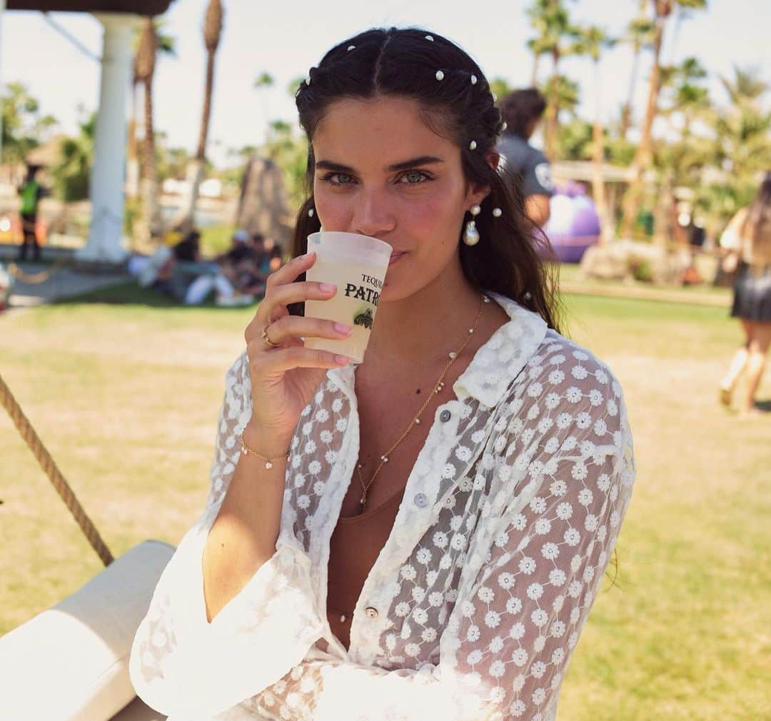サラ・サンパイオのインスタグラム：「Margarita fan 🙋🏻‍♀️ thanks @patron for all the yummy margaritas. #patronpartner」
