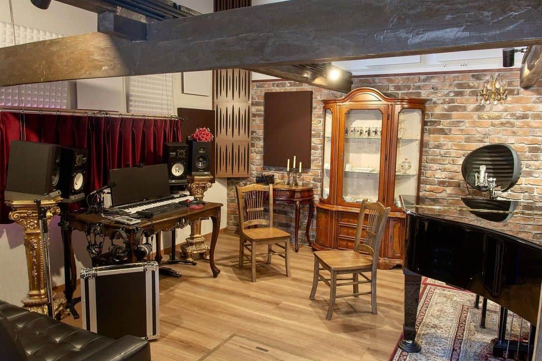 Leiki Uedaのインスタグラム：「Leiki Ueda Studios - visit website https://leikiueda.com」
