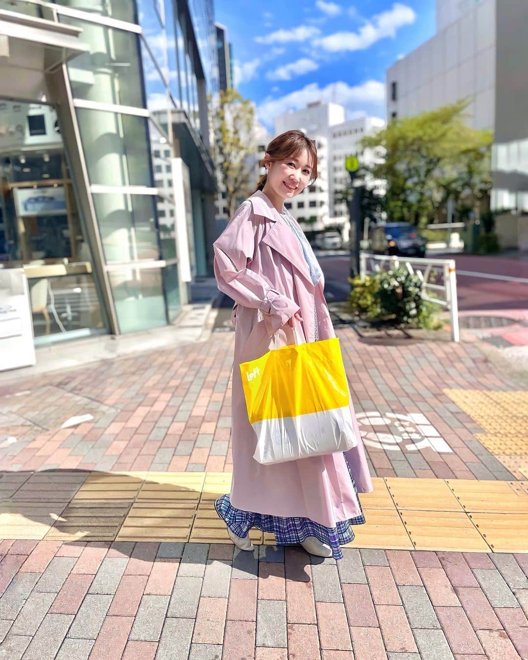のインスタグラム：「#LOFTcosmefestival2022  ロフトのコスメフェスティバル、 　　2022SS-2nd-が始まりました！  ロフト先行発売商品や新作コスメを中心に この時期ならではのUVケアコスメやクールアイテムは勿論、 男女問わず使用できる 　　　“ジェンダーレスコスメ”のラインナップが豊富です。  メンズ向けアイテムは 　スキンケアから本格的なコスメ等、 男性の悩みに寄り添って製品開発をされていて 　　　　　　　　　　　　　　　　興味津々でした！  デザインはブラック、シルバー、グレー等を基調にした物が多く、スタイリッシュでシンプルなイメージ。  中でも驚いたのは、 SHISEIDOのアルティミューンがロフトで買えること‼️ 正確には、メンズラインがあって 　　　　　　SHISEIDO MENが購入できます。 　　　　　　　　　(ロフトのオンラインでも)  なんとなく、 コスメカウンターに行くのは気が引ける…という方でも 　　　　　　LOFTなら行きやすいかな☺️  【ロフトコスメフェスティバル2022ss -2nd-】 ☑︎会期：2022年4月16日(土) 　　　　　～2022年5月29日(日) ☑︎ 商品数：先行発売151種類含む、全472種類 ☑︎店舗：全国のロフト・ロフトネットストア  #ロフト展示会 #ロフトのコスフェス #PR #shiseido #アルティミューン #mens #メンズコスメ #ジェンダーレス #skincare #スキンケア」