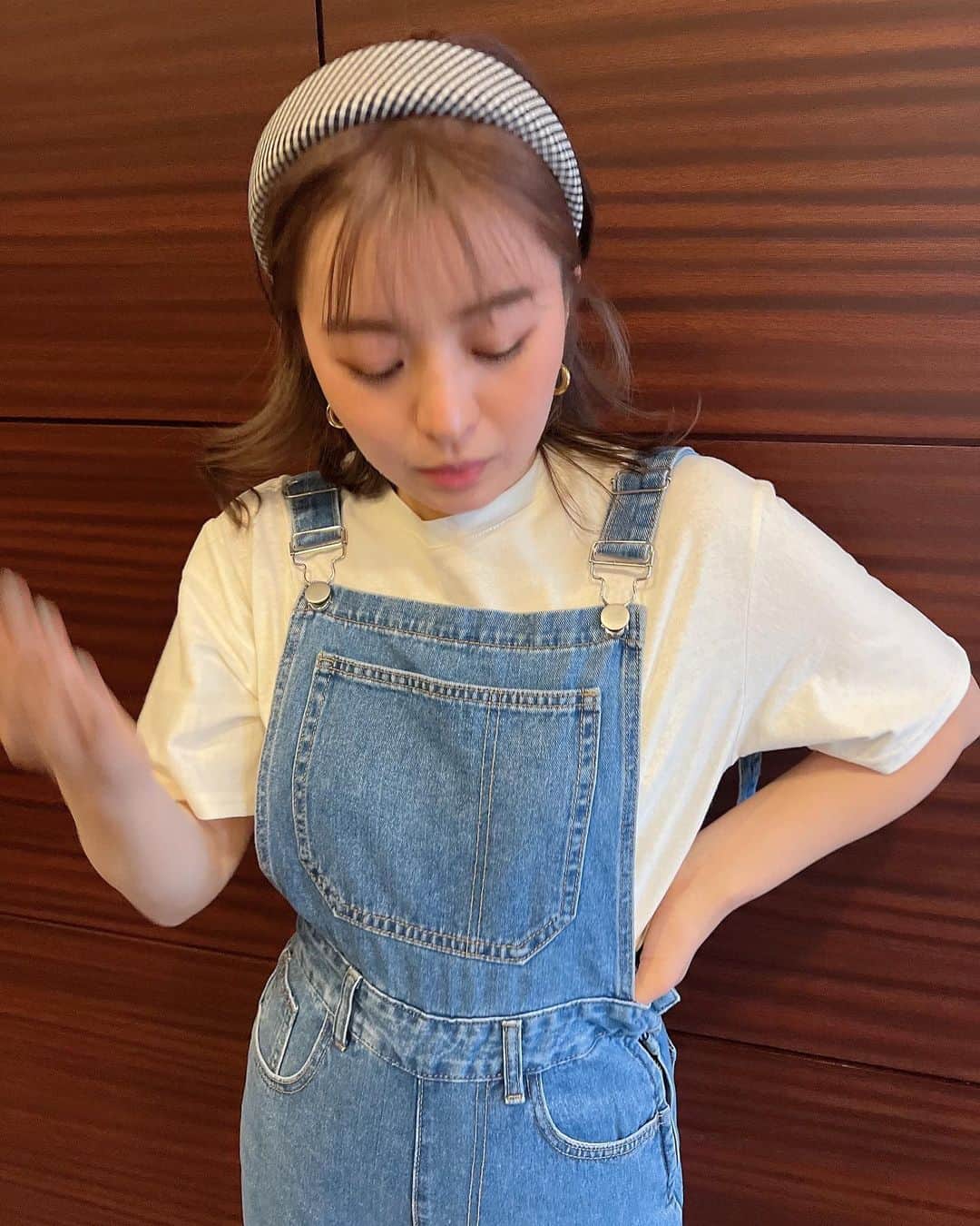 のインスタグラム：「太郎君に褒められたお洋服🧚‍♂️ 沢山撮ってくれたから沢山載せる🤣  最近オーバーオールが 楽ちんすぎて気がついたら選んでる。 わたしのおばぁちゃんが大好きで よく着てるから遺伝かな🧬笑」