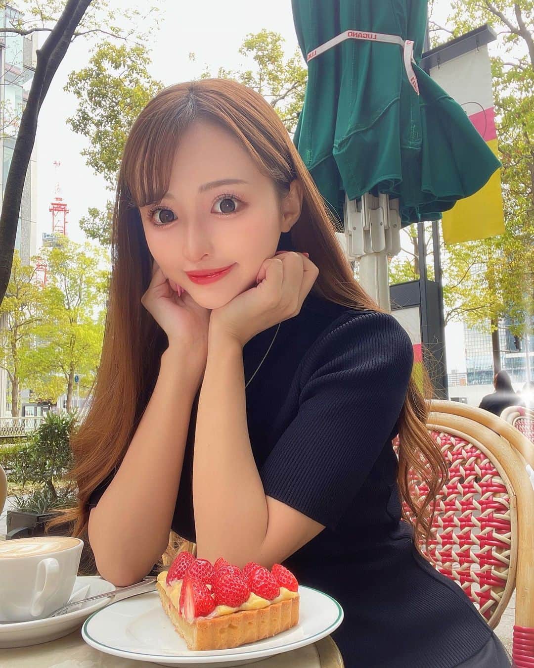 神咲 麻央 / まおちゃるのインスタグラム：「☕💭💕 . ほんとは甘いものよりスナック菓子が好き😋❤️ . . #cafe #카페」