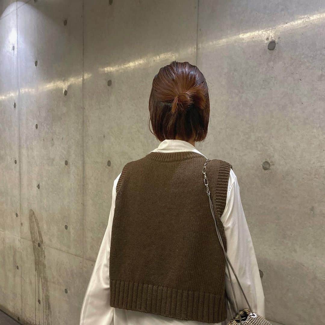 塗木莉緒さんのインスタグラム写真 - (塗木莉緒Instagram)「最近ハーフアップしがち🙂 ⁡ ⁡ ⁡ ⁡ ⁡ ⁡ ⁡ ⁡ ⁡ ⁡ ⁡ ⁡ ⁡ #ショートボブ#ワイドバング#シースルーバング#シースルー前髪#センターパート#センター分け韓国ヘア#ショートバング#ブリーチなし#オレンジヘア#オレンジカラー#伸ばしかけ前髪#伸ばしかけショート#伸ばしかけ#伸ばしかけボブ#伸ばしかけヘア#韓国ファッション#꾸안꾸#머리#커트머리#커트#헤어#숏컷#여자숏컷#헤어스타일#반머리」4月19日 19時57分 - rio_nrk