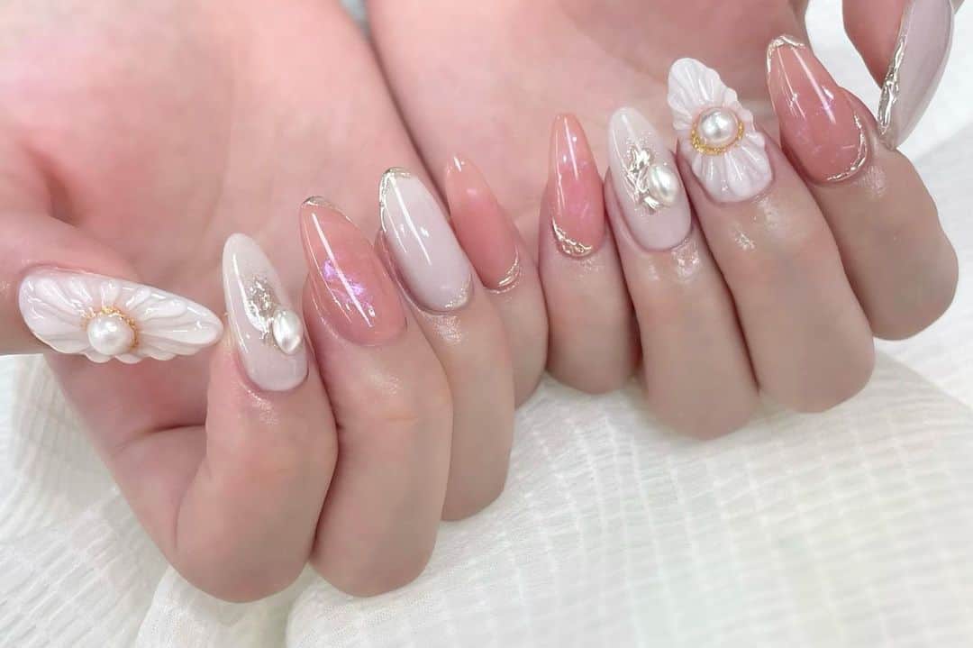 のインスタグラム：「New nail .  お花かわいい ✿」