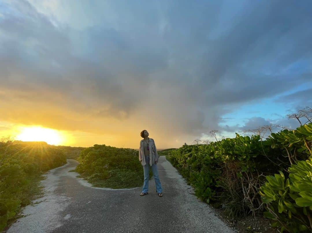 岸本セシルのインスタグラム：「beautiful islands🌺 . . . . #okinawa #沖縄 #island #tbt」