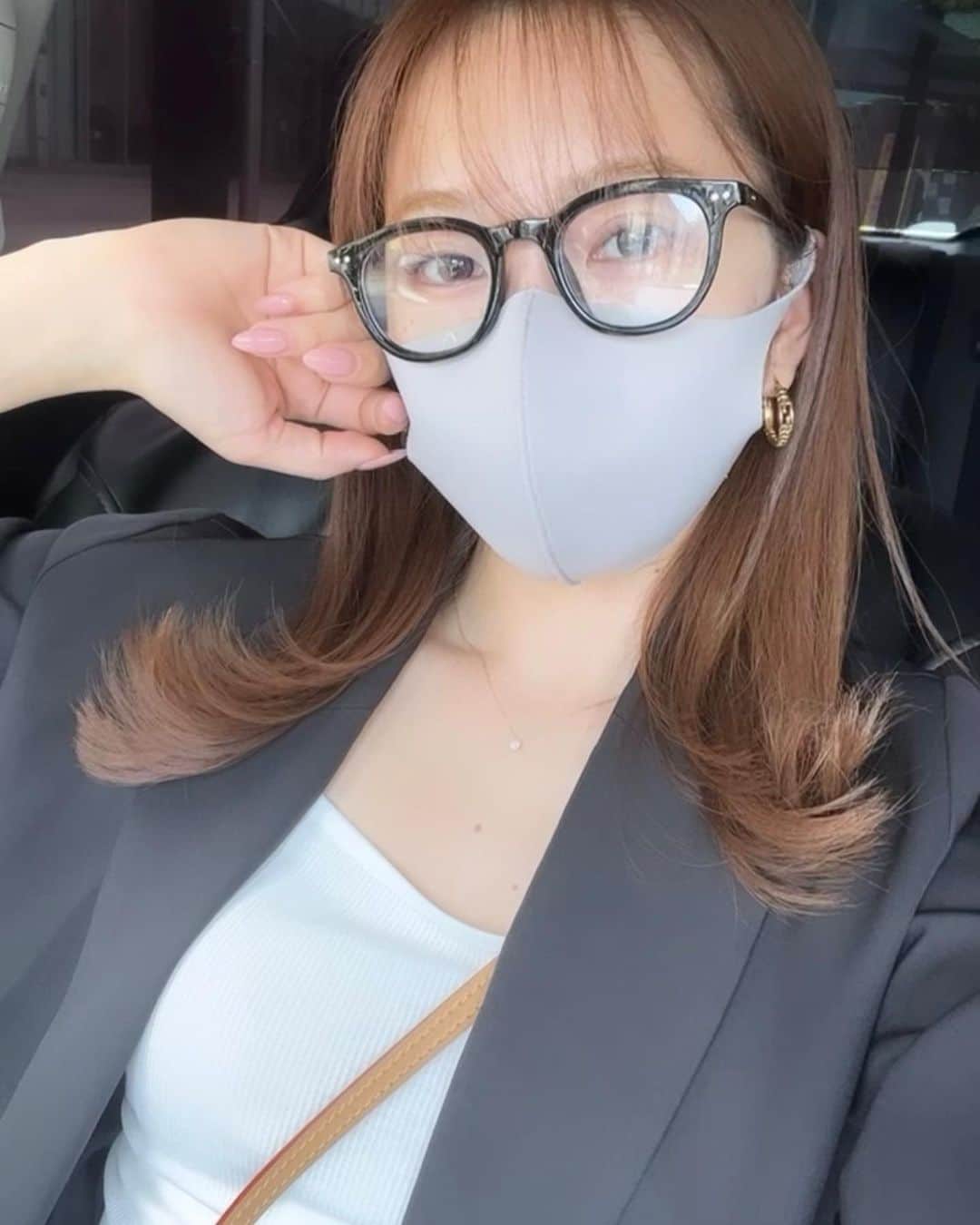 木田絵里香のインスタグラム：「. ファンデだけ🤓🖤 .」