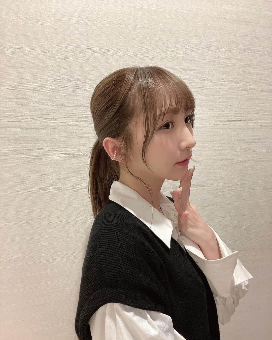 安藤笑さんのインスタグラム写真 - (安藤笑Instagram)「. .  横顔に恋をした♡  . .  #aiko #ジャンキー」4月19日 12時51分 - emichii87