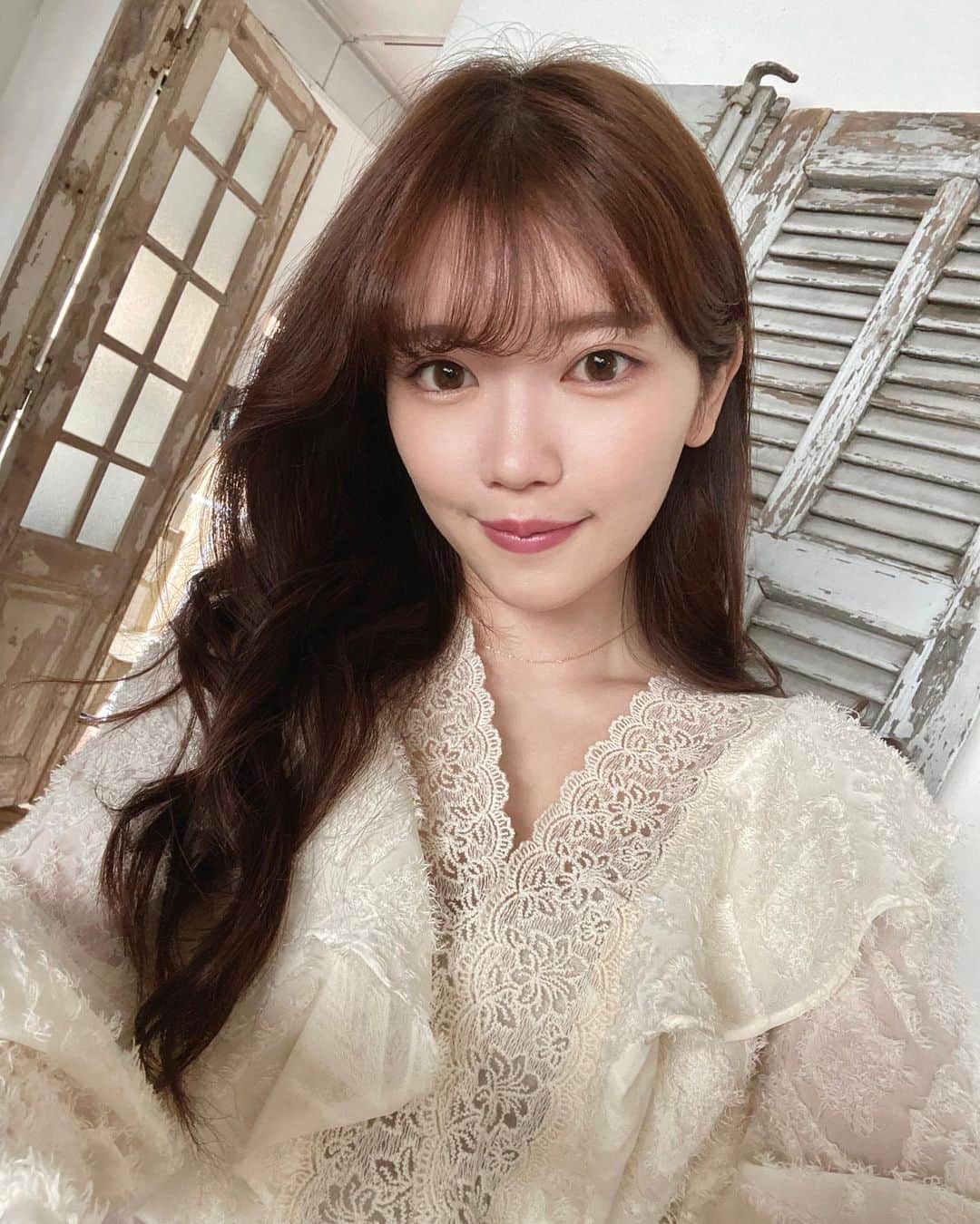 のインスタグラム：「日本に帰ったら絶対したいと思ってたハイドラフェイシャルをしてきたよ❤︎  @hydrafacial_japan 　 ピーリング・吸引・美容液導入の30分3ステップで肌を綺麗にしてくれる機械🐇　 　 ハイドラフェイシャルってどうなの？って聞かれること時々あるから施術中の動画見てみてね👀 　 トリートメントが終わった後 吸引した汚れが混じった廃液が見えるんだけど（閲覧注意）今回もおもしろいくらいとれました、、笑　 　 終わった直後から効果を感じれて一回で顔が明るくなるからおすすめ(꒦ິ⌑꒦ີ)✨　  　  #hydrafacial #ハイドラフェイシャル」