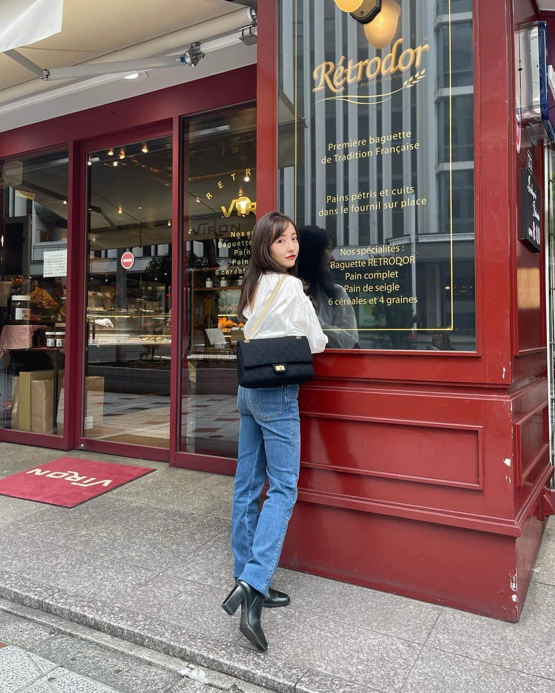 板野友美さんのインスタグラム写真 - (板野友美Instagram)「Fashion🕶👢💍 #shirt @fray_id  #denim @frame  #boots @amerivintage  #bag @chanelofficial  #ootd #fashion #友style #154cmコーデ」4月19日 15時35分 - tomo.i_0703