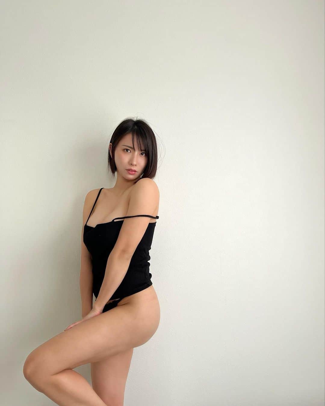 せりなのインスタグラム：「SNSにはいろんな人がいて、 劣等感とはまた何か違うけど  もっとこうなりたいな。 こうだったら良いのにな。 と、止まらない欲。 ⁡. Fanclubに違うパターン 載せてるよ☺️✊💕  もっと見たい、、、？ ⁡ #野球お姉さん #グラビア  #棒球 #バッセン #野球女子 #サウナ #サウナー #せりメモ #ミーグラム #サウナ女子 #fyp #웹화보#섹시#바니걸#모델 #sauna  #hotasian#sexy#hotgirl#그라비아」