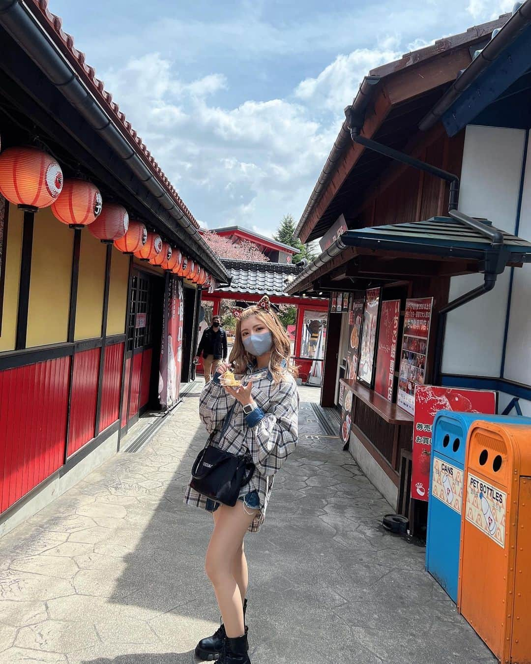 岩永由里奈のインスタグラム：「富士急✨川魚の塩焼きが美味しかった🐈‍⬛❤️#富士急ハイランド」