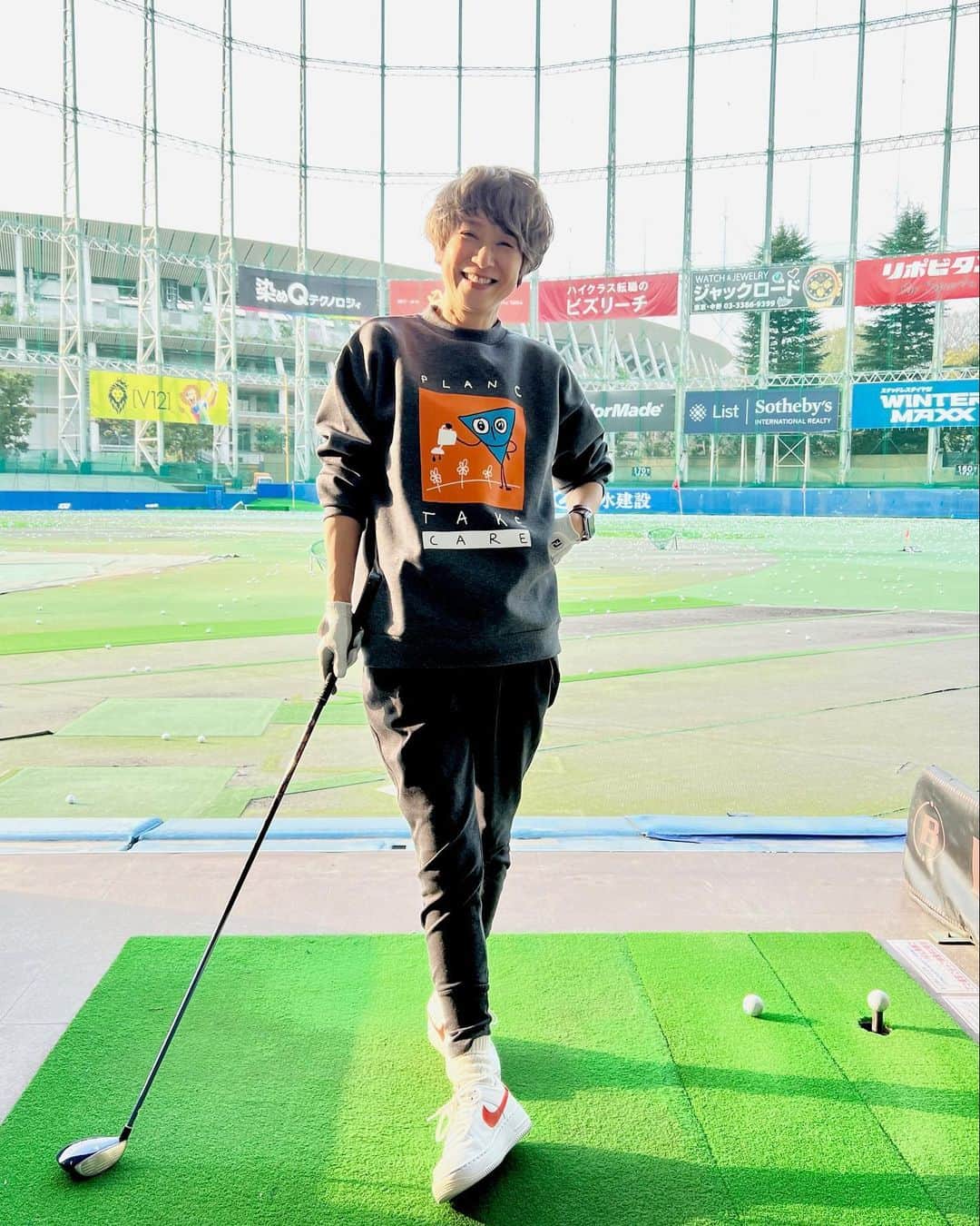 黒田知永子のインスタグラム：「. 私、ここ数年私なりに頑張ってゴルフをやっているのですが…  もう、本当に難しい🏌️‍♀️ 少しずつ少しずつしか上達しないうえ、あれ？今日はまたすごく変😭…な具合になったりします。（マジでトホホなのです⤵︎） でも友達とのゴルフはぶつくさ言いつつもとても楽しい時間☺︎ あーNICEな運動神経が欲しい。 練習しまっす！  #planc  #planctakecare  #ゴルフって難しいのね #黒田知永子 #chiekokuroda」