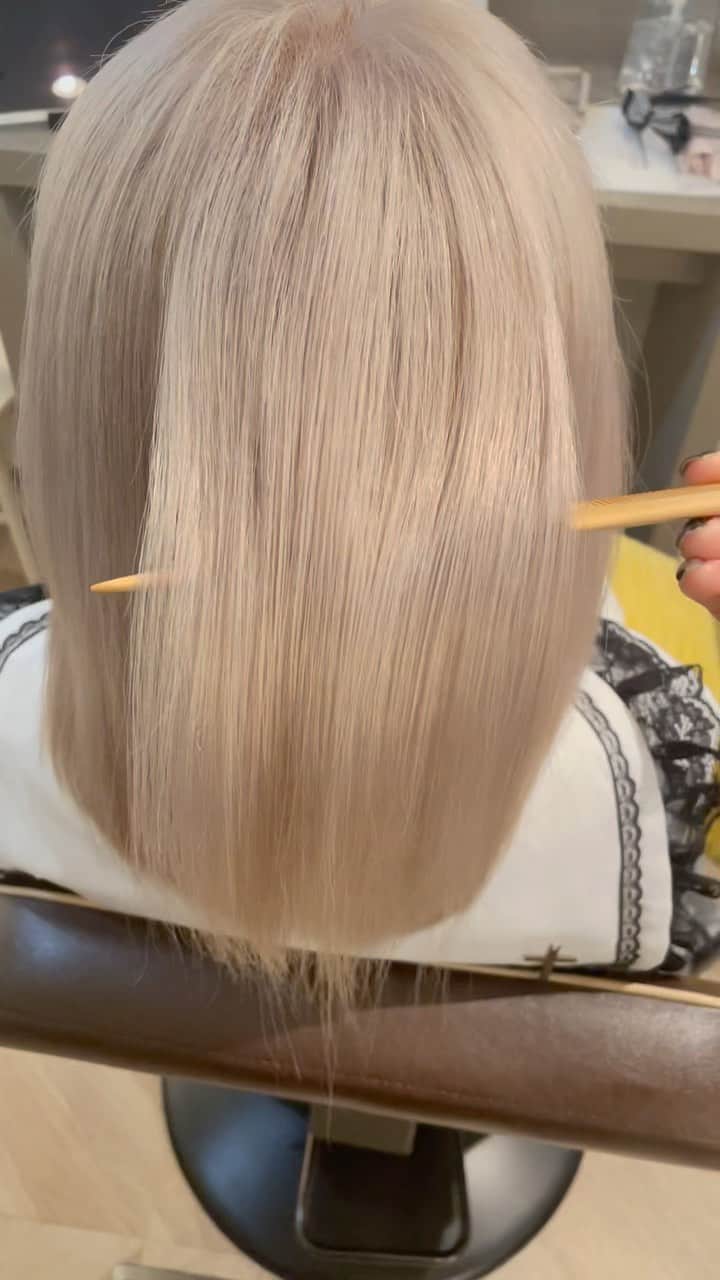 千夢のインスタグラム：「動画バージョン‼︎✨ 光が当たるとキラキラ光るのが綺麗… (自分で言う)  美容院▶︎ @rrsalon.aoyama  担当美容師:藤田美里さん @misa10rr   #アールサロン青山  #chimurin_cosplay #chimurin_cos #chimurin  #cosplay #cosplayer #cosplays #cosplaying #cosplaygirl #cosplaymodel #cosplayersofinstagram #cosplaymakeup #model #kawaii #japanesecosplay #japaneseidol  #japan_of_insta  #japanesegirl #japanesegirls  #instafollow #followme  #selfiegirl #selfie #コスプレ #コスプレイヤー #千夢コスプレ #千夢」