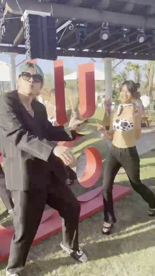 雅-MIYAVI-のインスタグラム：「Cow dance MOO-D  w/ @dollyave   🐮🕺💯🥂」