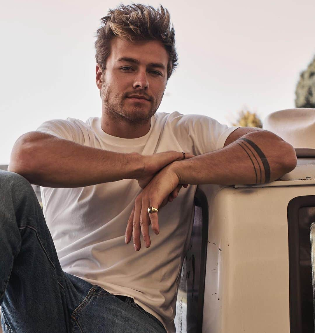 ペイトン・マイヤーさんのインスタグラム写真 - (ペイトン・マイヤーInstagram)「Lone ass cowboy」4月20日 4時59分 - peytonmeyer