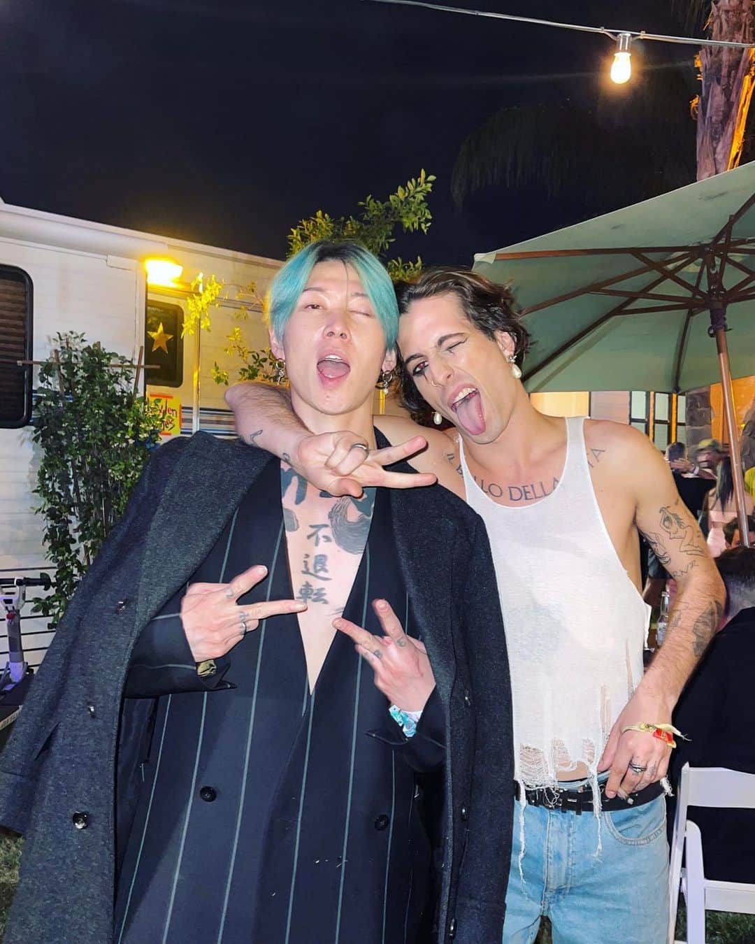 雅-MIYAVI-のインスタグラム：「Coachella 2022 photo dump - 003 🎡🙌🏻🙌🏻🕺💯☀️🚀 (I promise this is the last one)」