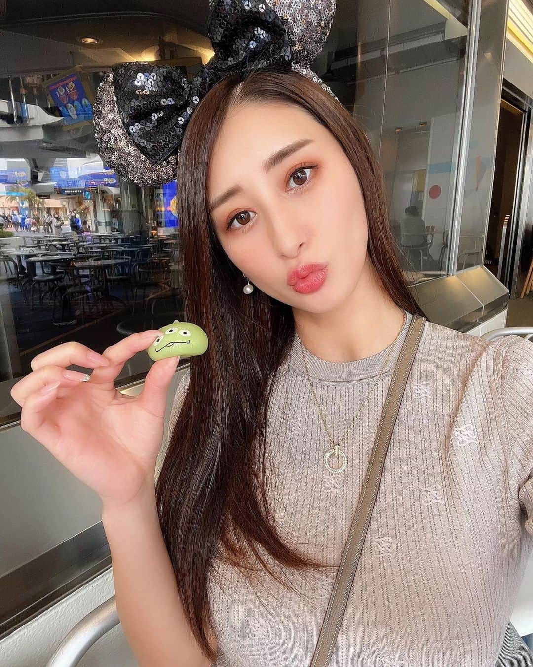 のインスタグラム：「2年ぶりに Disney land行ってきたー💕💕  乗り物も全て5分待ちで ストレスフリー☺️✨  たくさん乗れた❣️ 久々の夢の国で癒されました🥰  #disneyland#夢の国はやっぱり夢の国でした」