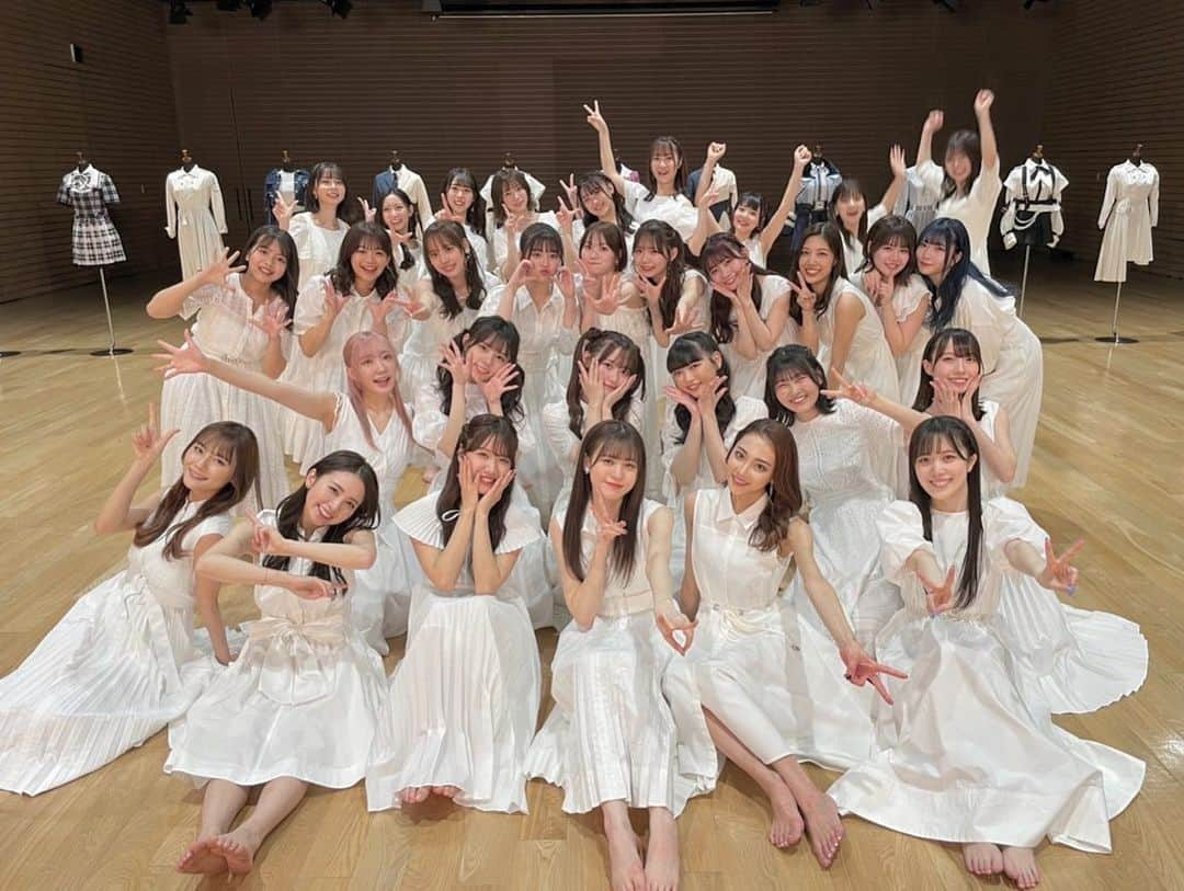 佐佐木一心のインスタグラム：「・ ｢僕たちは空を見る｣ MVが公開されました🕊  ラストアイドル最後のMVでした、どうだったかな？  5thsingle｢愛しか武器がない｣の衣装 自信を持たせてくれて輝かせてくれて支えて貰えました。 衣装ともお別れなんだね、もっと着たかったなぁ、ありがとう。  ラストアイドルがだいすき」