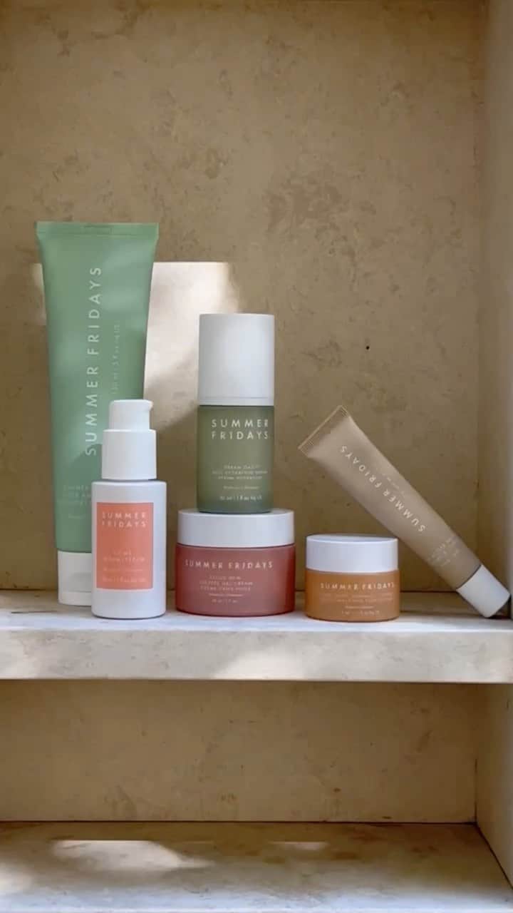Marianna Hewittのインスタグラム：「what’s your favorite @summerfridays product? 🌊」