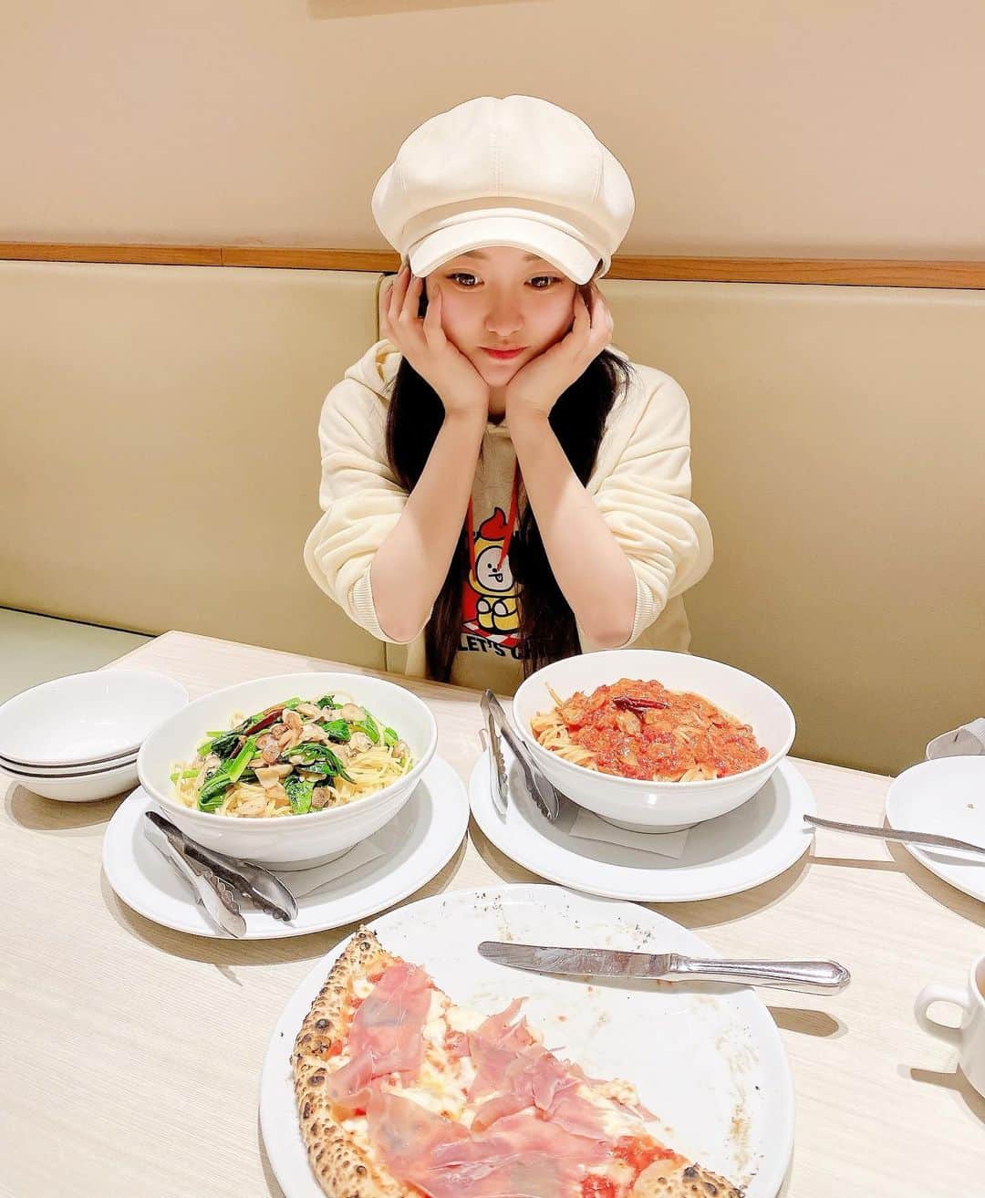 のインスタグラム：「🍝💕🍝💕🍝💕 안녕하세요:)♡♡ お仕事おわってパスタ食べに〜🌈❤️  💟4/25  ニコ生放送 21〜22時✨ 【松岡凛と愉快な飲み仲間】2周年記念🎊 今月もゲスト出演させて頂きます😎💓 ぜひ、生放送みてください♡♡♡ ･:*+.\(( °ω° ))/.:+ #gravure #japan #followｍe #asiangirls #japanesegirl #instaphoto #follow #グラビア #グラドル #恵比寿マスカッツ #アイドル #松本ゆん #黒髪 #데일리 #좋아요 #셀카 #셀스타그램 #팔로우 #얼스타그램 #일본 #귀여워 #좋아요그램 #좋아요환영」