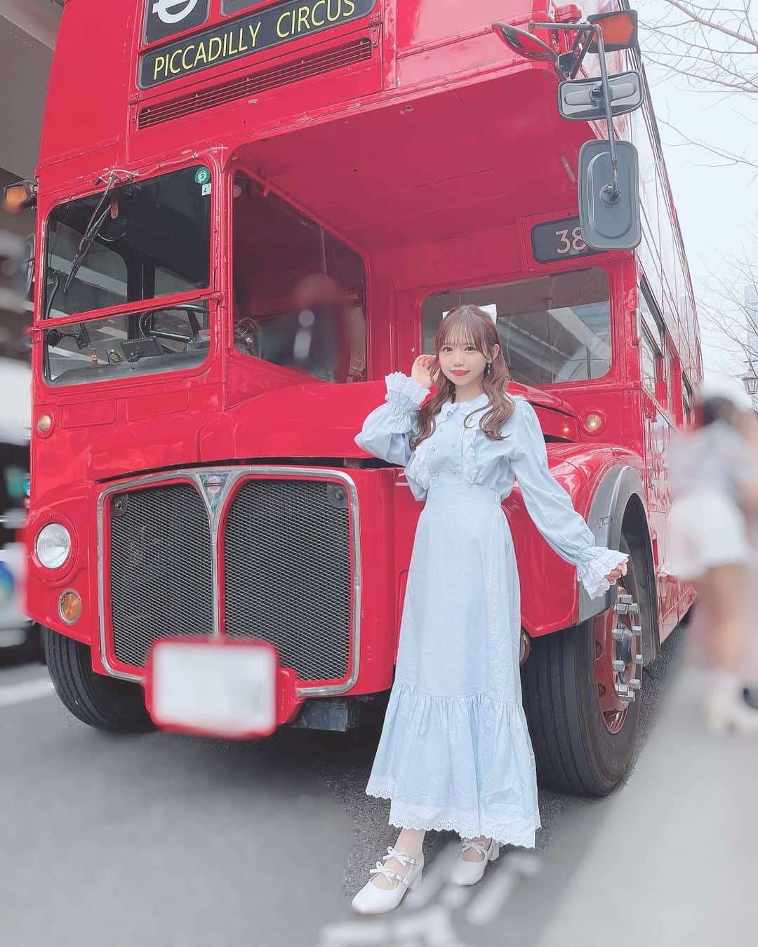 畑美紗起のインスタグラム：「「僕たちは空を見る」  MVが公開されました🕊🤍  ラストアイドル全員で歌う最後の曲、 そしてMVとなっています。大切です。  心に沁みるぐっとくる素敵な作品になりました。  より多くの方に聴いていただき いつまでも愛される1曲になりますように。  先行配信スタートしてるのでサブスクでも聴いてね！  好きすぎる…  youtu.be/_4VQJfuHsn0   #ラストアイドル #畑美紗起 #僕たちは空を見る」