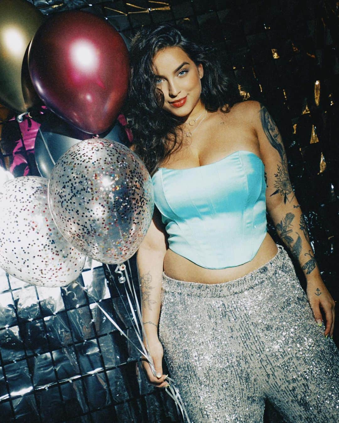 Bruna Unzuetaのインスタグラム：「‘Go, go, go shawty It's your birthday We gon' party like it's your birthday’ 🎉🥳🔥🎈」