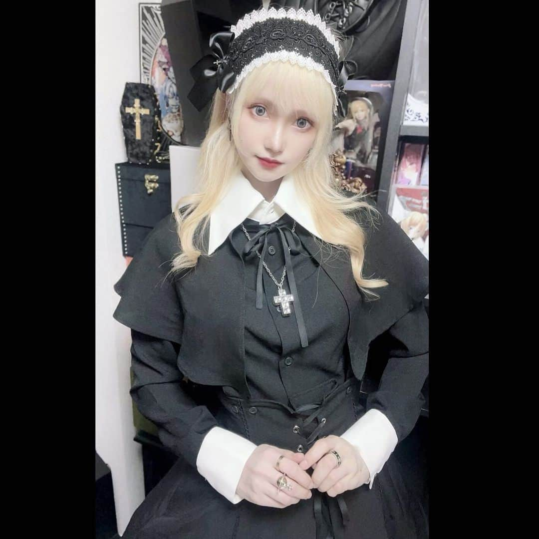 赤木クロさんのインスタグラム写真 - (赤木クロInstagram)「ミホマツダさんのお洋服着た⚰🥀 、 、 、 、 、 、  #japan #japanesegirl #日本  #일본여자 #코스프레 #그라비아 #角色扮演遊戲　#lolita #lolitafashion #ロリィタ #ロリィタファッション　#ミホマツダ #mihomatsuda #gothicfashion #gothiclolita #gothicstyle #gothicgirl #ゴシック #ゴシックファッション #ゴシックロリータ」4月20日 1時30分 - akagikuro