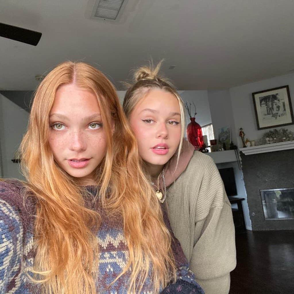 Ruby Rose Turnerさんのインスタグラム写真 - (Ruby Rose TurnerInstagram)「happy 18th BIRTHDAY to my big sister + my gib + bestest friend @nadiaturner 🥂❤️‍🔥excited for another trip around the sun with you 🌈🪄💞💋!!!」4月20日 1時40分 - rubyroseturner