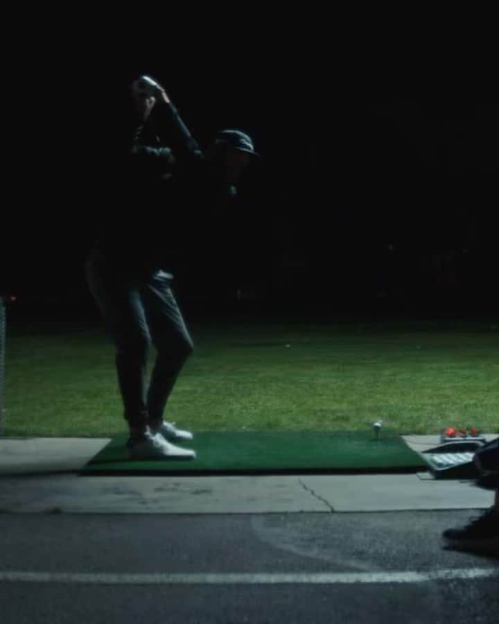 ダスティン・ジョンソンのインスタグラム：「Time to turn the lights on. Just having fun at the new @taylormadegolf commercial shoot!」