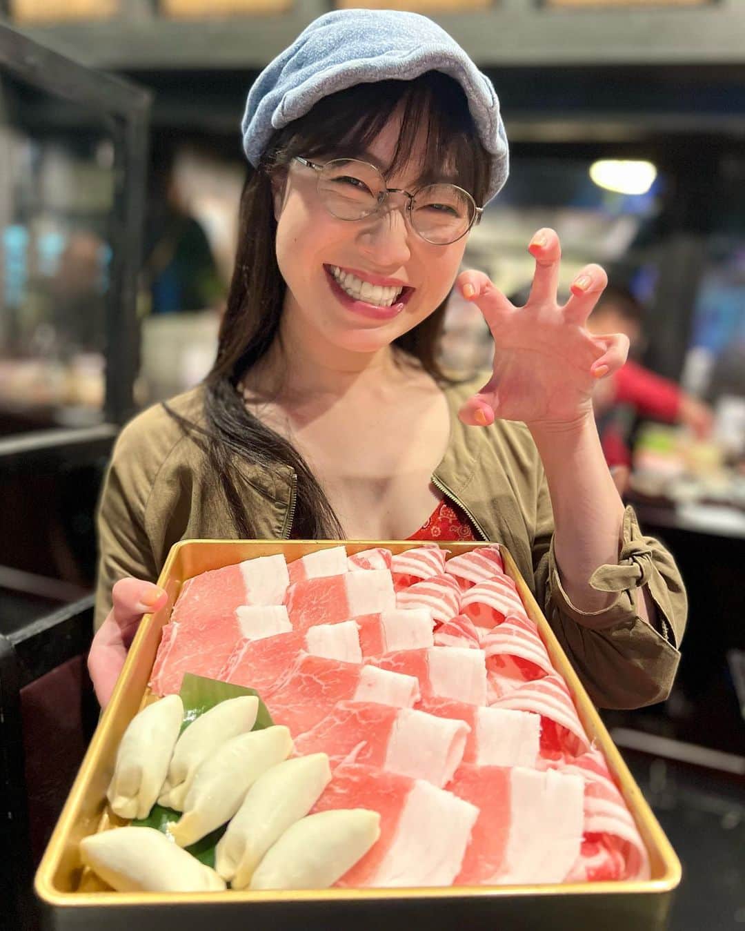 のインスタグラム：「頑張る飯💪🥢 大好きな『大家（うふやー）』さん @ufuya.okinawa さんに、お初の『琉球焼肉天の川食堂てぃんがーら』 @tingara_motobu さん🥩💕 どちらも素敵な時間を過ごさせて頂きました♪ やっぱり豚肉美味しいな〜！ #おじぃ自慢のオリオンビール #オリオンビール #うふやー #天の川食堂 #japan #japanesefood #グルメ #gourmet」