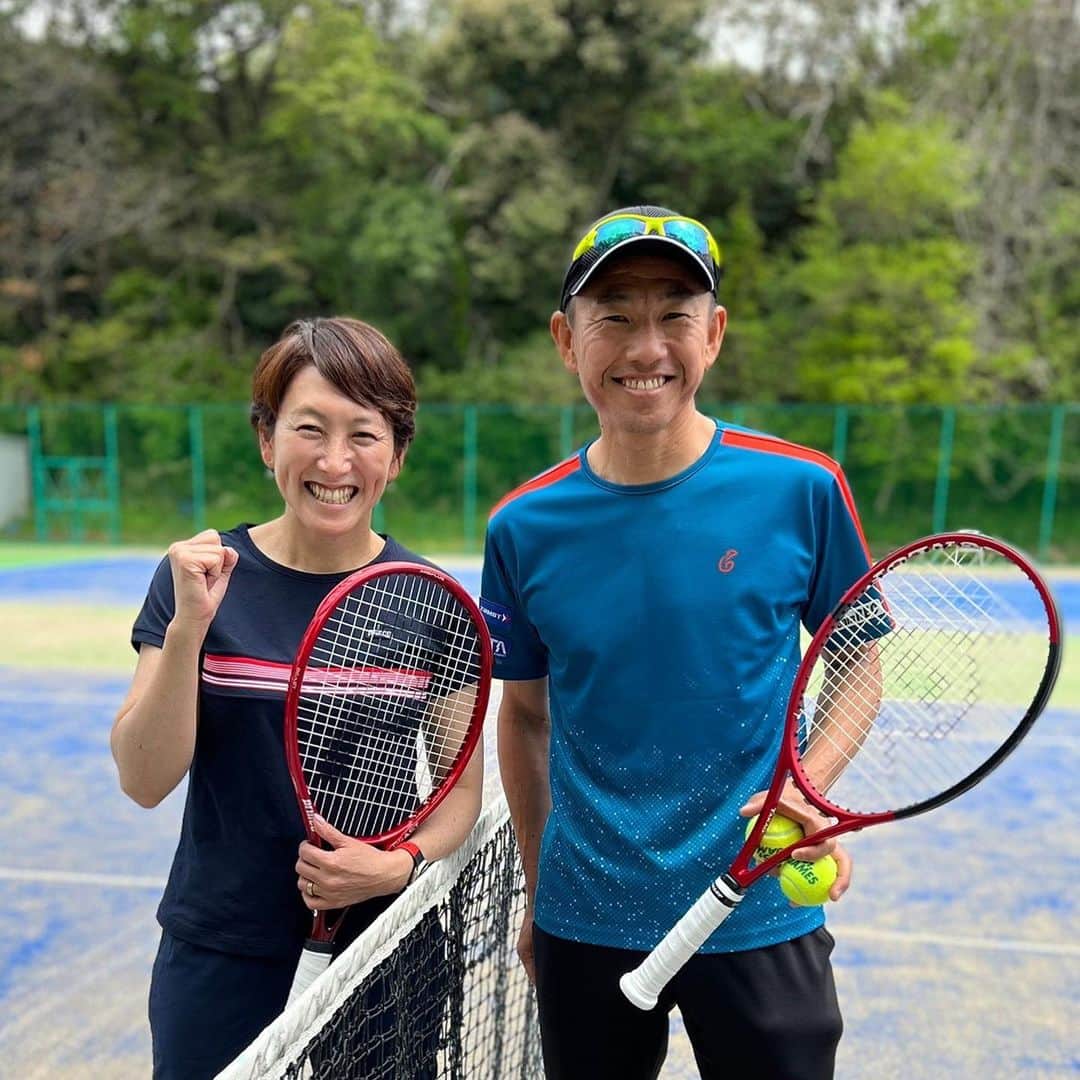 のインスタグラム：「鈴木貴雄くんがパームに遊びに来てくれましたーーーっ✨ 私も練習してもらって😆 悠も遊んでもらって😆 アカデミー生達もサーブを見てもらって🎾 何とも贅沢な1日でした✨ 貴男、本当にありがとうね〜✨」