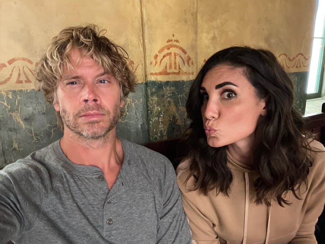 エリック・クリスチャン・オルセンのインスタグラム：「Last day of shooting season 13! Facade of cucumber cool vs inner idiots.」