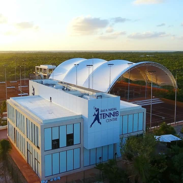 ギド・ページャのインスタグラム：「Les muestro un videito que hicimos de mi recorrido por la @rafanadaltenniscentre en @grandpalladiumcostamujeres」